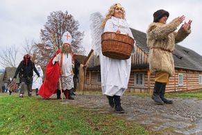 Foto: Tak slavili Mikuláše na české vesnici. V průvodu chodila někdy i smrtka