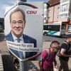 Německo povodně a volby - předvolební billboardy