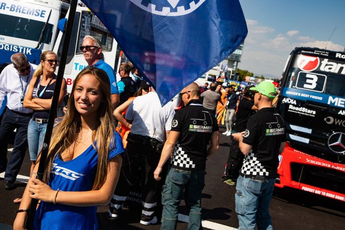 ME tahačů Jarama 2018: grid girls