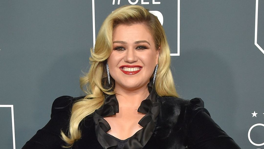 Vítězka první americké řady soutěže American Idol Kelly Clarksonová převezme vysílací čas po populární moderátorce Ellen DeGenesové.