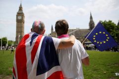 Britská benevolence ohledně celních podvodů způsobila EU ztrátu kolem 2 miliard eur, vypočítal úřad