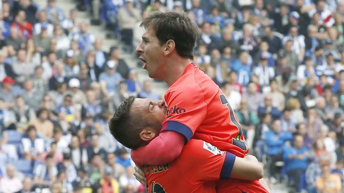 Lionel Messi a Neymar slaví gól Barcelony