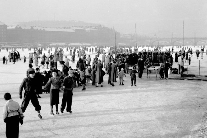 Bruslení v Praze na Vltavě, rok 1937