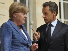 Angela Merkelová s francouzským prezidentem Nicolasem Sarkozym.
