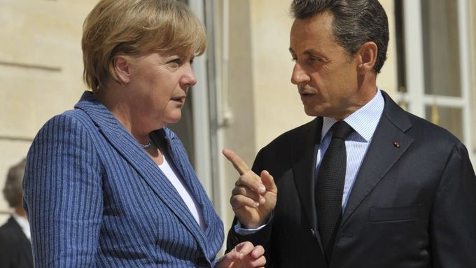 Merkelová drží nad Řeckem ochrannou ruku.