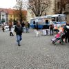 Dvě desítky příbramáků si navzdory zimě a mrholení vyslechlo projevy o manipulaci s informacemi od státu i médií