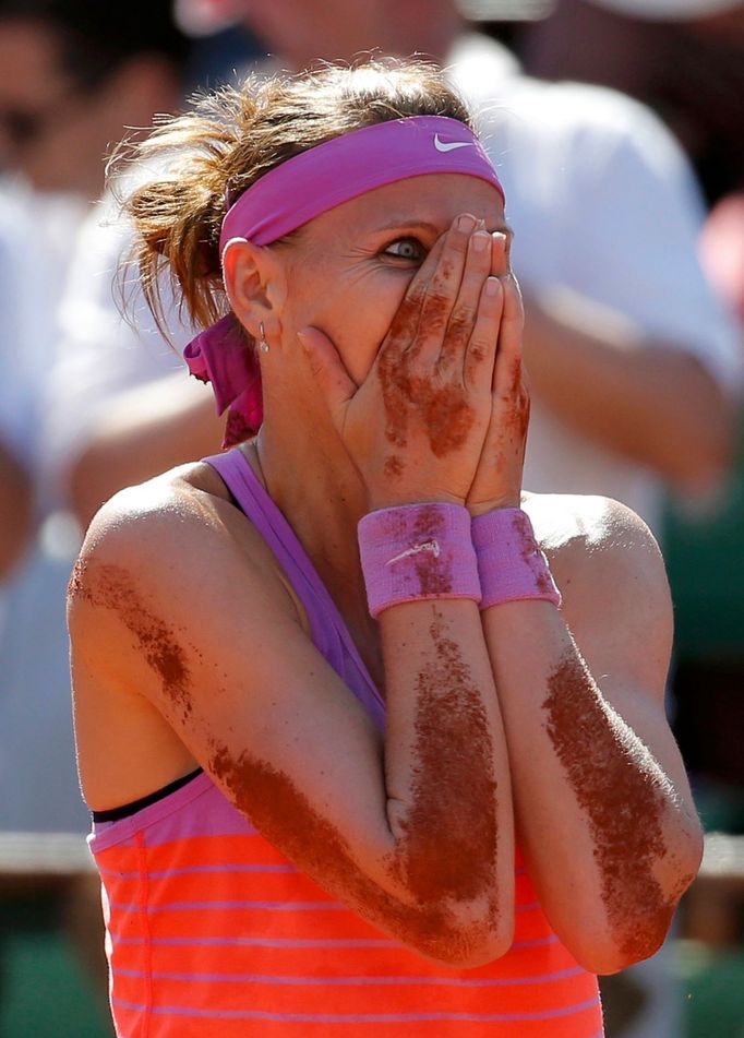 Lucie Šfářová v semifinále French Open 2015 proti Aně Ivanovičové.