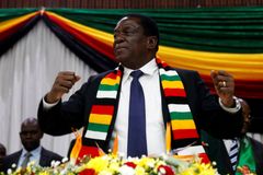 Výbuch na mítinku poranil oba viceprezidenty Zimbabwe, hlava státu vyvázla bez újmy