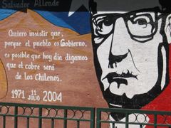 Allende je v Chile symbolem dodnes. Pouliční malba v Calamě