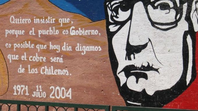 Salvador Allende platí v Chile za národního hrdinu a po pádu diktatury mu tehdejší prezident, křesťanský demokrat Patricio Aylwin, vystrojil státní pohřeb.