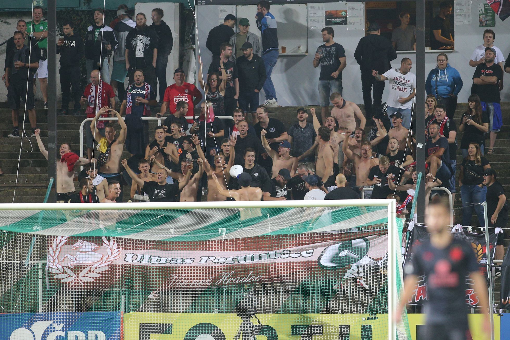 fotbal, Fortuna:Liga 2020/2021, Pardubice - Slavia, fanoušci Pardubic