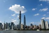 Nejvyšší stavbou v Číně a čtvrtou nejvyšší na světě je Šanghajská věž (Šanghaj, 632 metrů) navržená americkou projekční kanceláří Gensler. 118patrová budova splňuje díky dvojvrstvé izolační fasádě přísná ekologická kritéria.