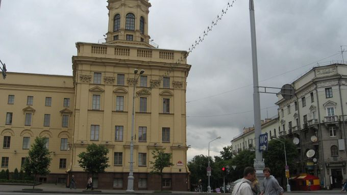 Budova hlavního sídla běloruské státní tajné bezpečnosti v Minsku