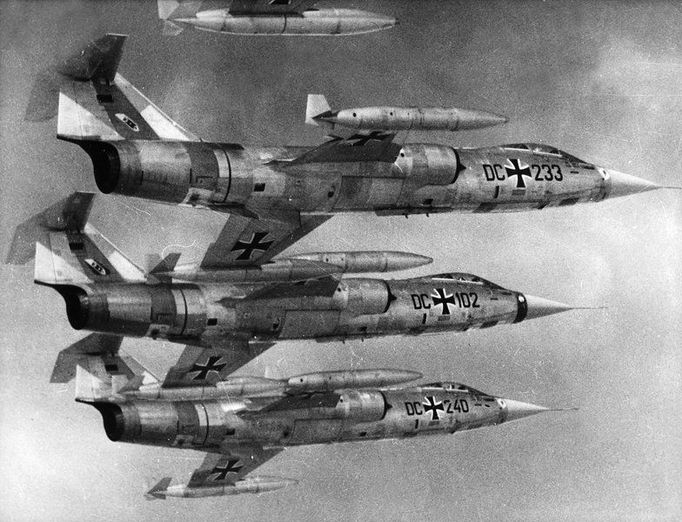 Letoun F-104 G Starfighter západoněmeckého letectva během letové operace za letu, rok 1969