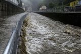 Byly to vlastně povodně dvě. Nejprve dosáhla 3. stupně povodňové aktivity řeka Kamenice, která teče skrz známé soutěsky...