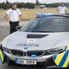 Policisté se pochlubili dalším BMW i8. Nový vůz dostali po nabourání předchozího