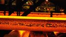 A steel slab is cooled with water on the roller table at the SSI steel plant at Redcar, northern England May 29, 2012. SSI Steel from Thailand took over the plant on February 24, 2011 after it had been closed by Tata steel. The blast furnace was relit on April 15 this year and the plant now employs 1800 workers and has produced and exported 136,000 tonnes of steel. REUTERS/Nigel Roddis (BRITAIN - Tags: BUSINESS ENERGY EMPLOYMENT) Published: Kvě. 29, 2012, 3:41 odp.