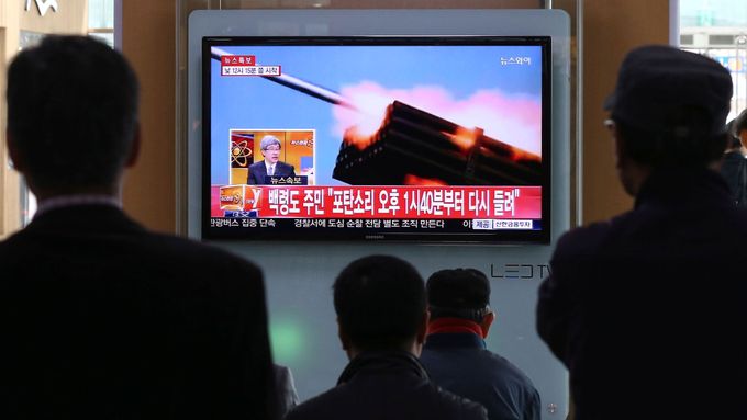 Jihokorejci sledují zprávy o plánovaném cvičení KLDR.