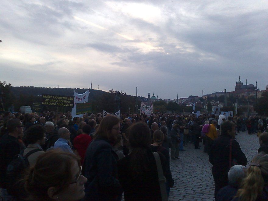 Demonstrace - Budoucnost není na prodej!