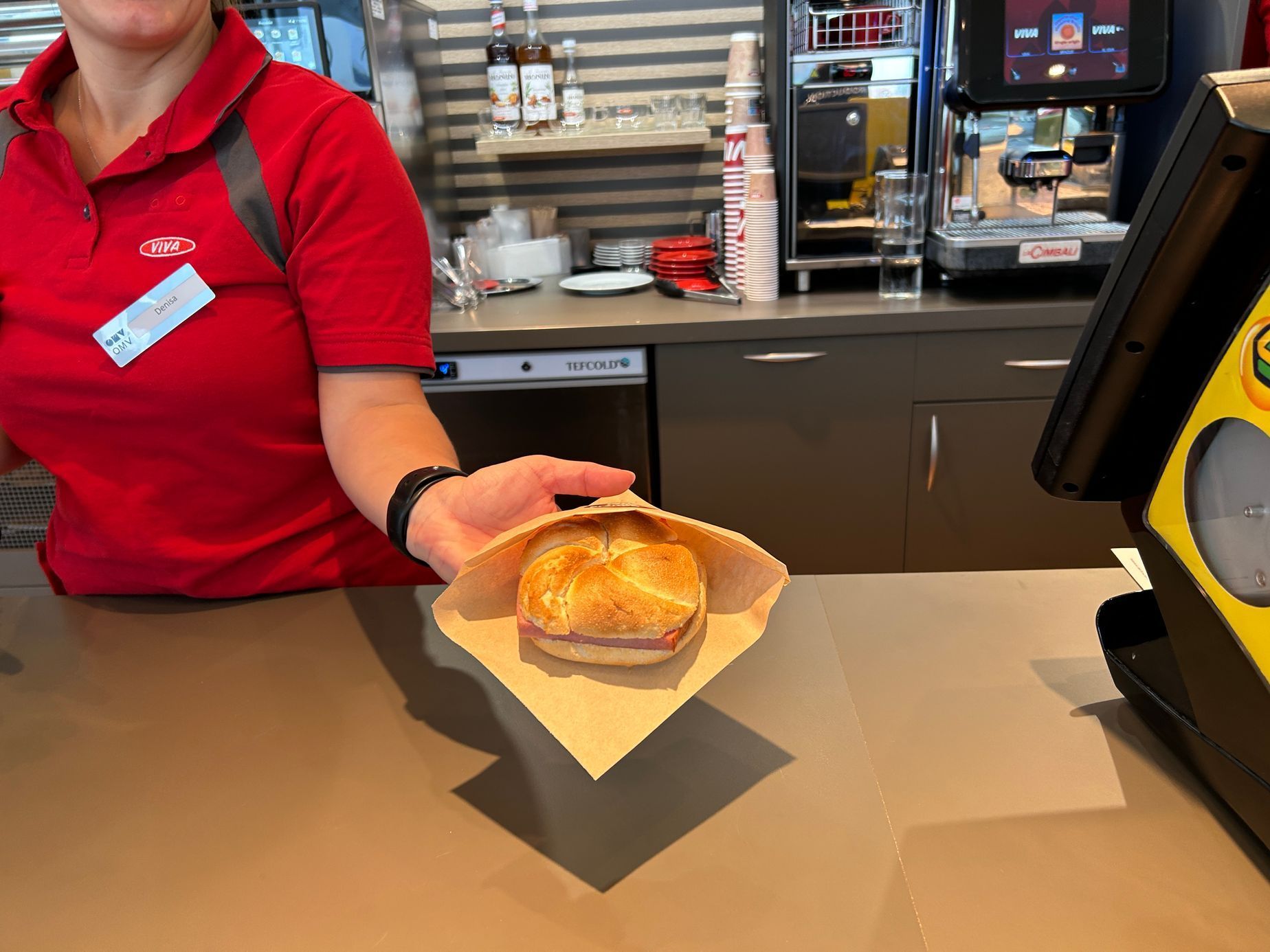 čerpací stanice, občerstvení, párek v rohlíku, fast food