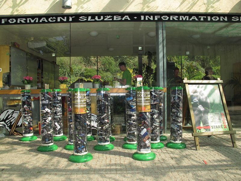 Pražská zoo sbírá staré mobily