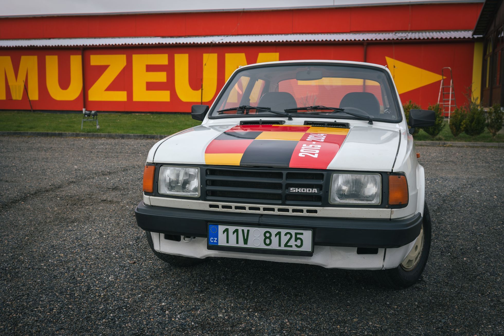 Škoda 125 v tombole a Jawetta Standard Retro Garáž jaro 2024
