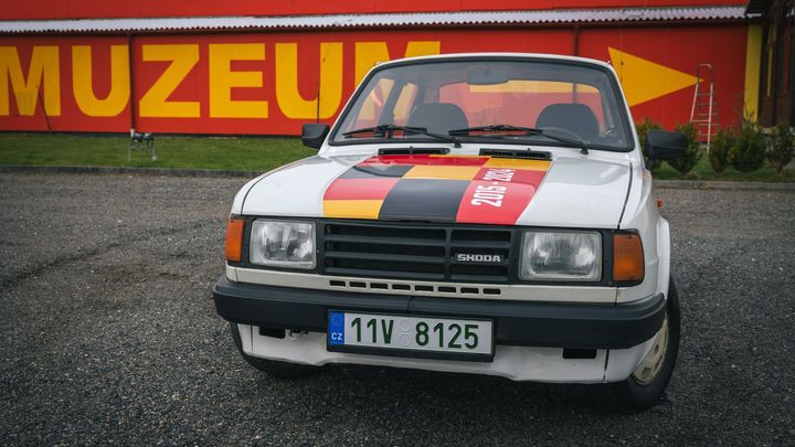Za 150 korun můžete mít Škodu 125 L, nebo Jawettu. Burza láká na dvě hezké tombolovky