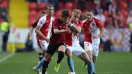 Sparta a Slavia na sebe v poháru narazily deset dní po ligovém derby, které skončilo remízou 1:1. Od začátku hrál Mick van Buren a sváděl mimo jiné souboje s mladým Adamem Hložkem.