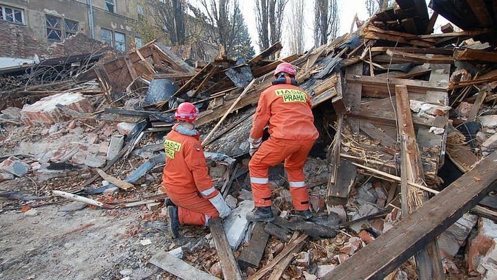 Zachraňují lidi zasypané troskami i zaplavené vodou. Tým USAR pomáhá po celém světě