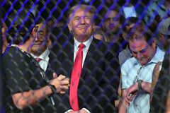 Trump jako komentátor. Bývalý prezident USA doprovodí Holyfieldův návrat do ringu