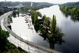 Už 140 let se na pravém břehu Vltavy kousek před vyšehradskou skálou nachází Podolský přístav. Po čase se opět začalo mluvit o jeho modernizaci, tentokrát ale v režii sportovních klubů, které se zde nachází.