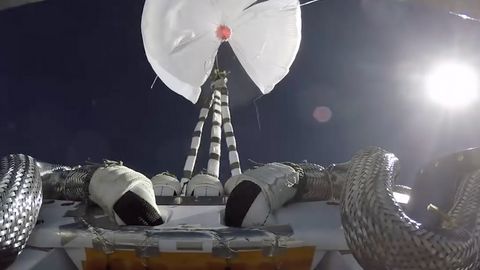 Boeing testuje nový padákový systém pro raketoplány