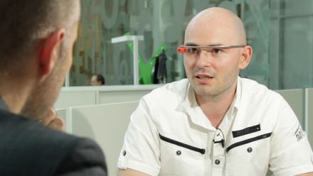 VE ZKRATCE: S Google Glass do kina?