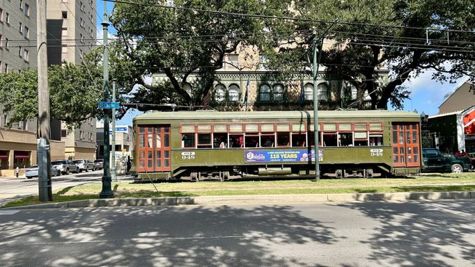 New Orleans. Nejstarší stále fungující tramvajová linka na světě.