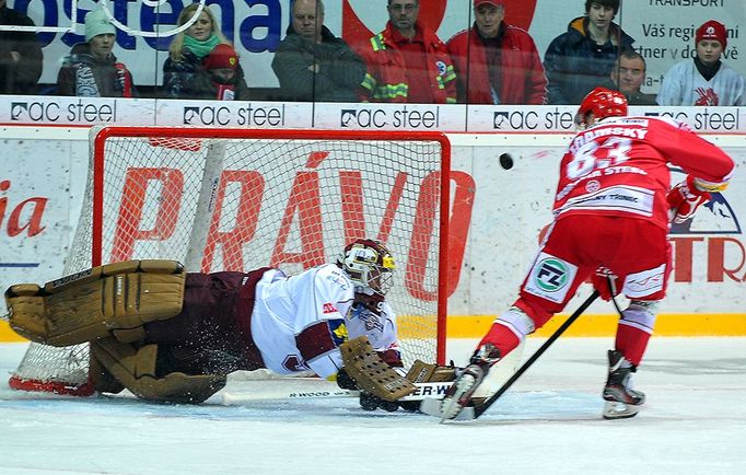 Třinec vs. Sparta (utkání play off extraligy) - Pinc a Adamský