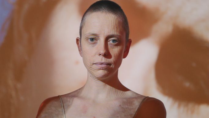 Fotografka Marie Tomanová ve filmu Svět mezi námi.