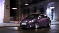 Peugeot 208 pokořil z nových malých francouzských hatchbacků Renault Clio. Zatímco ten je pouze mezi evropskými finalisty, peugeot se uchází o vítězství v obou anketách.