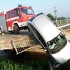 Auto prorazilo u Měnína na Brněnsku most
