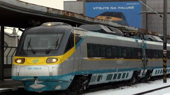 Toto je poslední Pendolino, které jezdí. Zástupci Českých drah a Alstomu jednali ve středu 18. ledna o tom, jak Pendolina vrátit zpět do provozu.