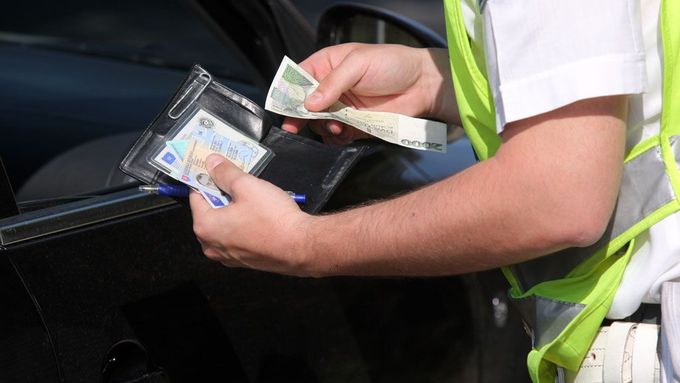 Od neukázněných motoristů vybrali policisté na pokutách 123 tisíc korun