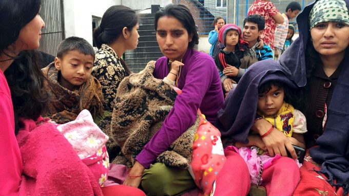 Obyvatelé Káthmándú, kteří museli opustit své domovy kvůli zemětřesení.