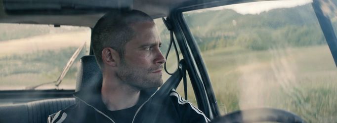 Michal Balcar jako Viktor.