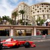 Kimi Raikkonen s Ferrari při tréninku na Velkou cenu Monaka.