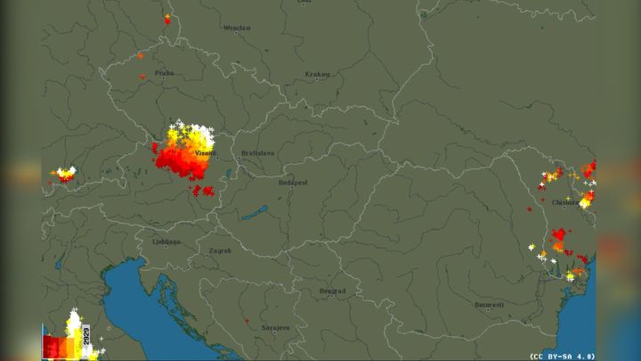 Video: Do Česka se hnala extrémní bouřka. Na hranicích se "zázračně" rozbila; Zdroj foto: Blitzortung