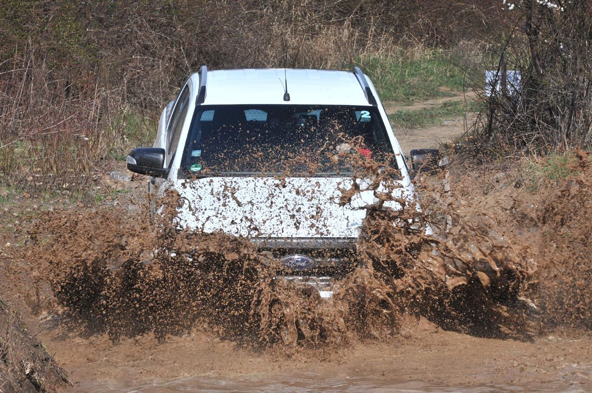 Ford Ranger - 2 terén