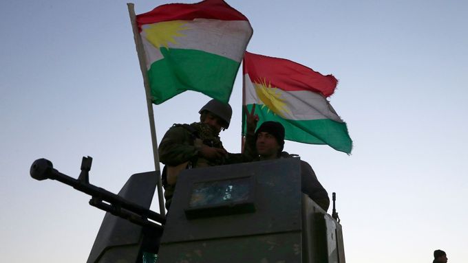 Reportér Aktuálně.cz Martin Novák se dostal do přední linie kurdských bojovníků těsně před klíčovou bitvou o irácké město Mosul.
