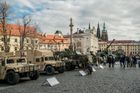 Hradčanské náměstí v Praze se v den 20. výročí vstupu Česka do NATO stalo prostorem pro výstavu vojenské techniky Armády České republiky.