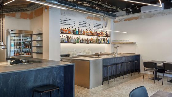 Nová doba, host zpovídá kuchaře. Karlínský bar maže rozdíly, působí záměrně nehotově