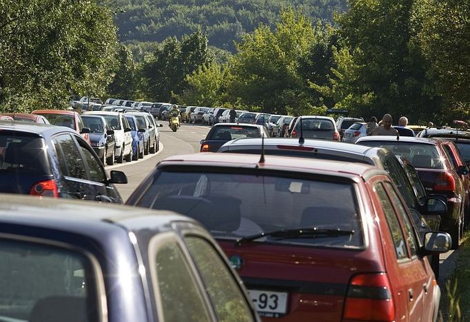 V letních vedrech příjíždějí ke štěrkovně u Hlučína tisíce lidí z Ostravy, Opavy a okolí