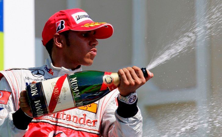 Lewis Hamilton oslavuje druhé místo ve Velké ceně Evropy